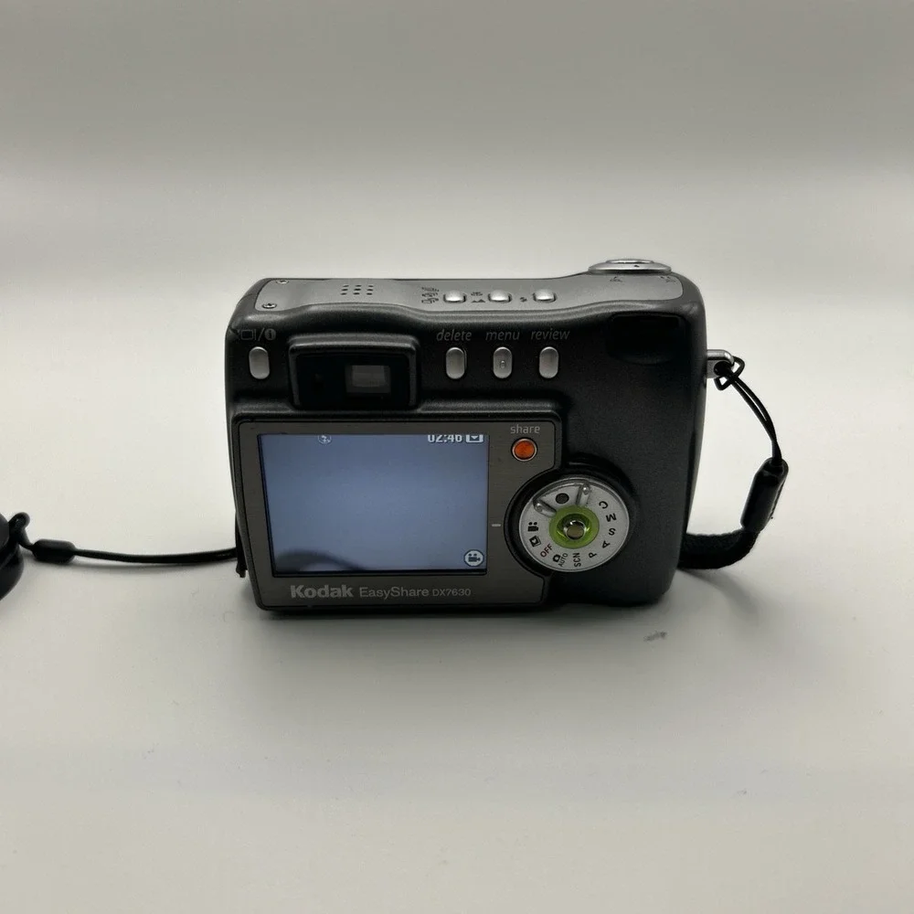 Kodak EasyShare DX7630 Digital Camera w/ Batteries, Charger, and Transfer Base